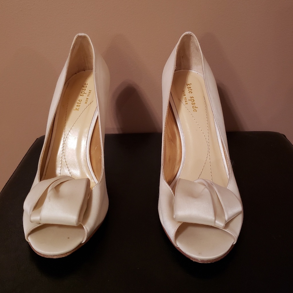 Great condition satin Kate Spade pumps